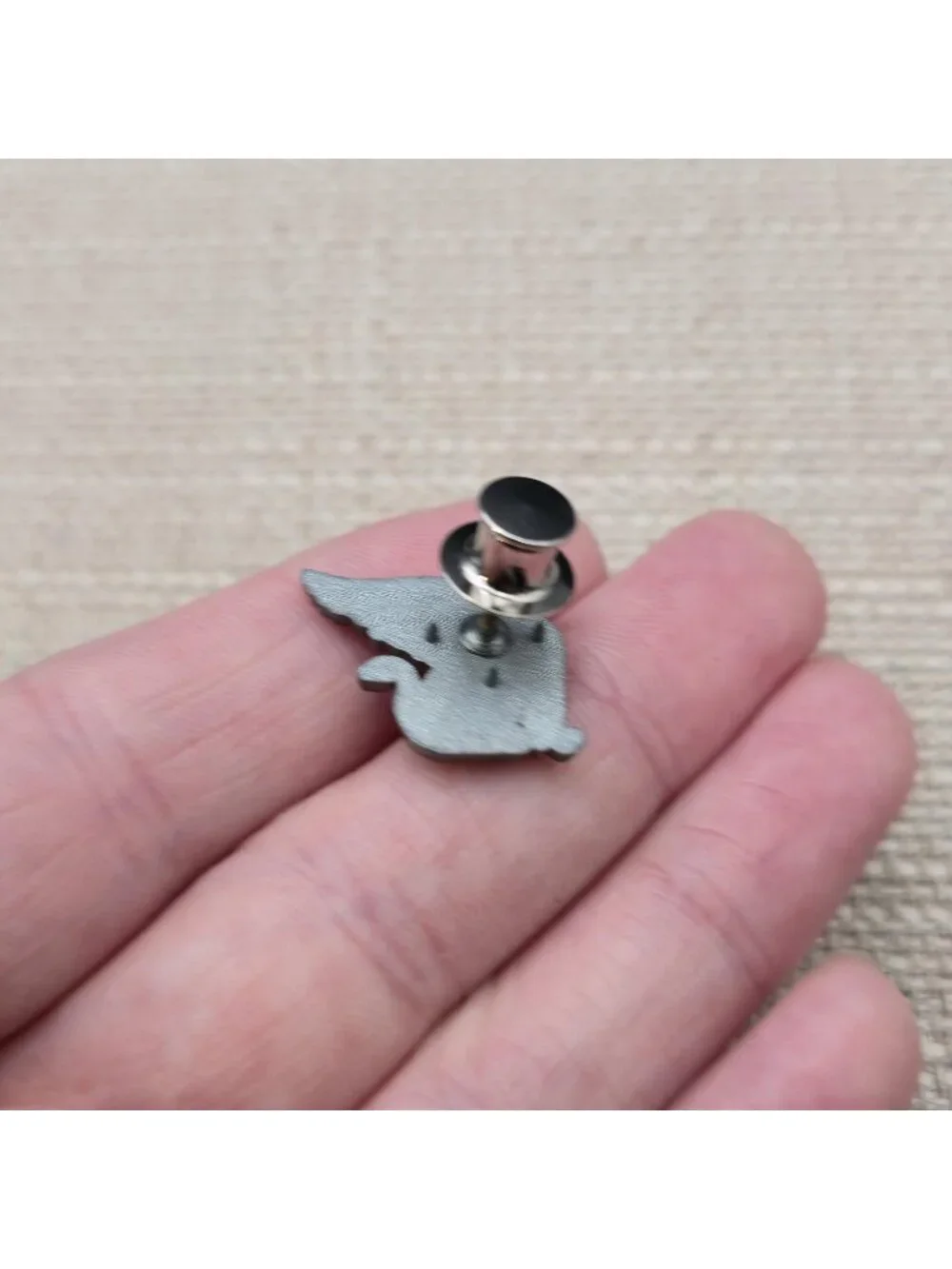 Vintage Raw Pewter Mythical Winged Griffin Sejant Heraldic Lapel Pin Badge A8772